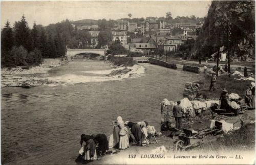 Lourdes - Laveuses au Bord du Gave