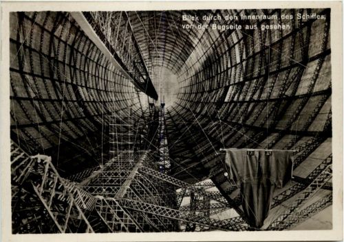 Zeppelin - Blick durch den Innenraum des Schiffes