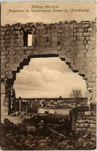 Mauerreste im zerschossenen Somme-Py