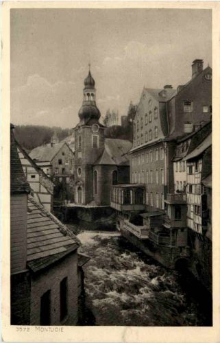 Montjoie - Monschau, Rotes haus und ev. Kirche