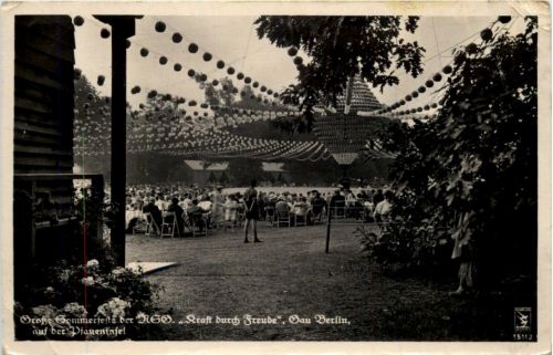 Berlin - Gosses Sommerfest Kraft durch Freude auf der Pfaueninsel