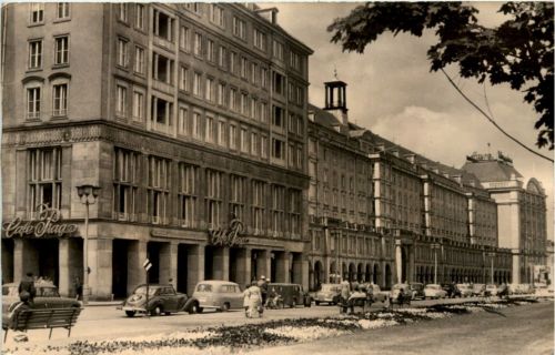 Dresden, Altmarkt mit Cafe Prag
