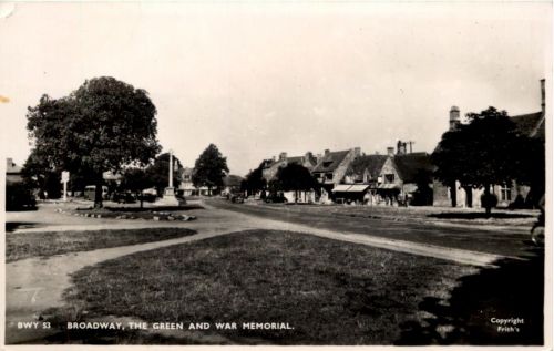 Broadway - The Green and War Memorial
