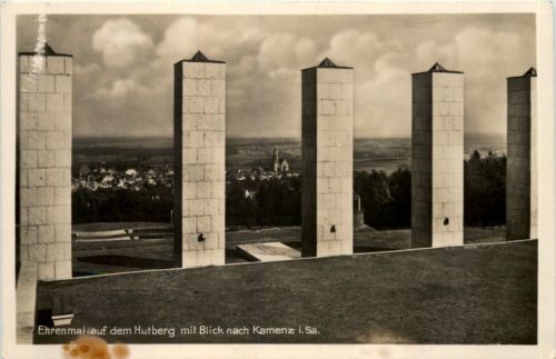 Kamenz, Ehrenmal auf dem Hutberg mit Blick nach Kamenz
