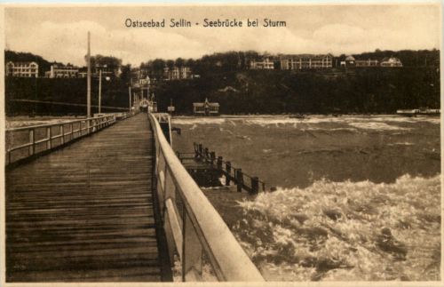 Seebad Sellin auf Rügen, Seebrücke bei Sturm