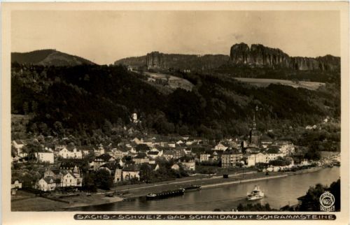 Bad Schandau mit den Schrammsteinen