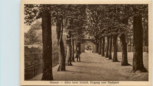 Husum, Allee beim Schloss, Eingang zum Stadtpark
