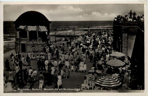 Borkum, Wandelhalle mit Musikpavillon