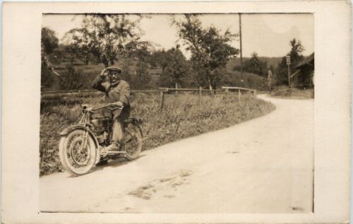 Mann auf Motorrad