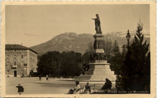 Trento - Piazza dante col Monumento