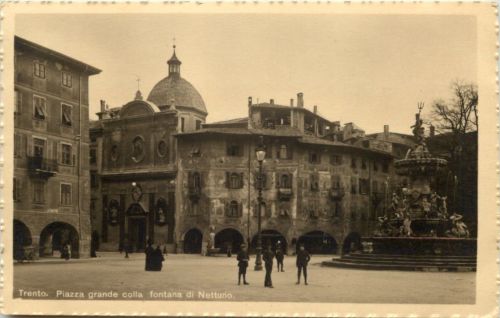 Trento - Piazza grande colla fontana de Nettuno