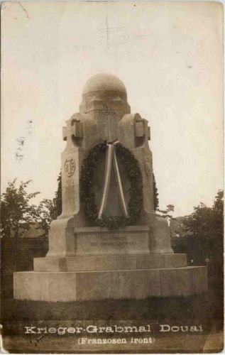 Krieger Grabmal Douai