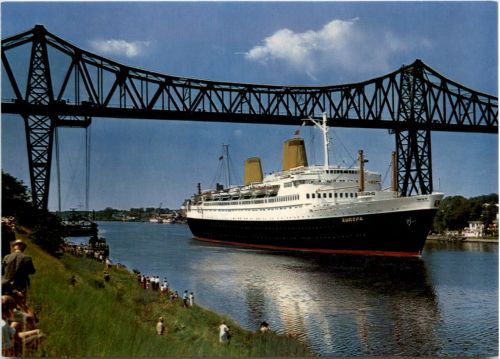 Rendsburg, MS Europa unter der Hochbrücke