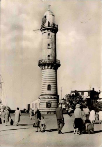 Warnemünde, Strandpromenade mit Leuchtturm