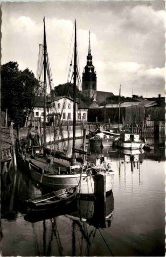 Itzehoe, Hafen mit Hauptzollamt
