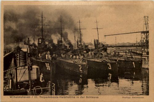 Wilhelmshaven, Torpedoboots-Halbflottille in der Schleuse