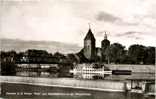Hameln, Wehr und Münsterkirche an der Weserbrücke