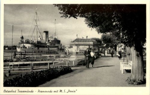 Travemünde, Promenade mit MS Dania