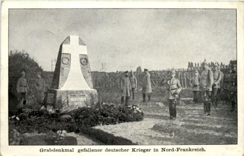 Grabmal gefallener deutscher Krieger in Nord-Frankreich - Feldpost 10. bayer Inf Division