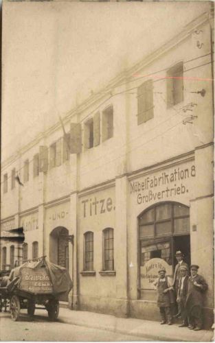 Möbelfabrikation mit Breuereiwagen