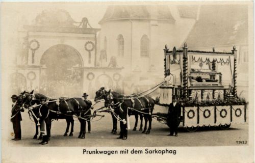 Altötting - Prunkwagen mit dem Sarkophag