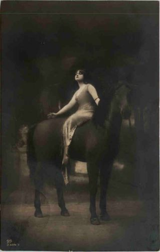 Frau mit Pferd