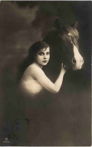 Frau mit Pferd