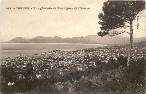 Cannes, Vue generale et Montagnes de Esterel