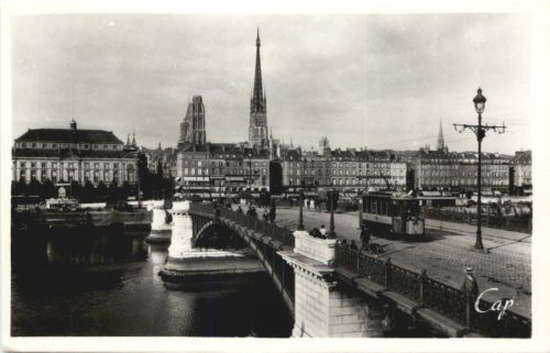 Rouen, le Pont Boieldieu et la Cathedrale
