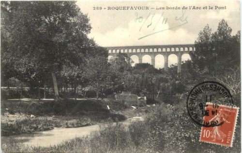 Roquefavour, Les bords de lÀrc et le Pont