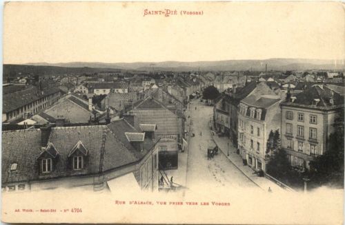 Saint-Die, Rue DÀlsac vur prise vers les Vosges