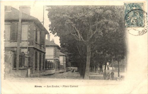 Rives, Les Ecoles - Place Carnot