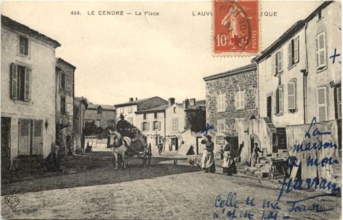 Le Cendre, La Place