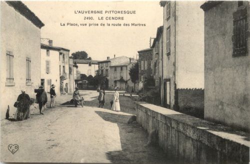 Le Cendre, La Place, vue prise de la route des Martres