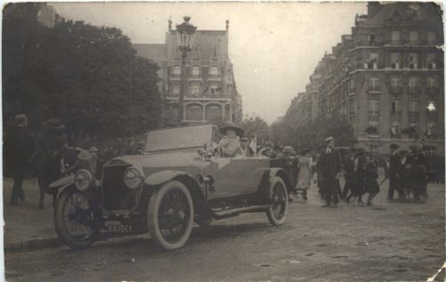 Automobil