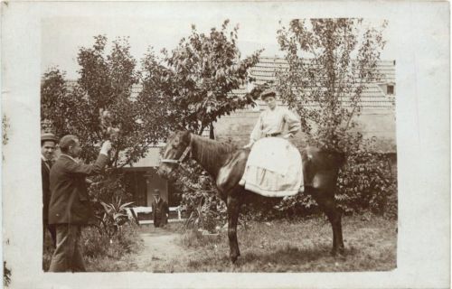 Frau auf Pferd