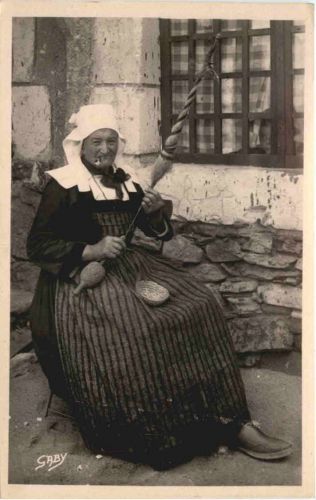 Vieille fileuse de Quimper