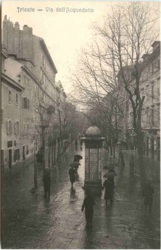 Trieste - Via dell Acquedotto - Litfassäule