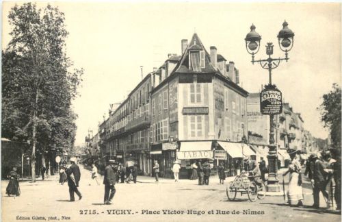 Vichy - Place Victor-Hugo et Rue de Nimes