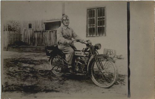 Mann auf Motorrad - Douglas