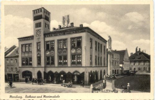 Moosburg an der Isar - Rathaus und Mariensäule