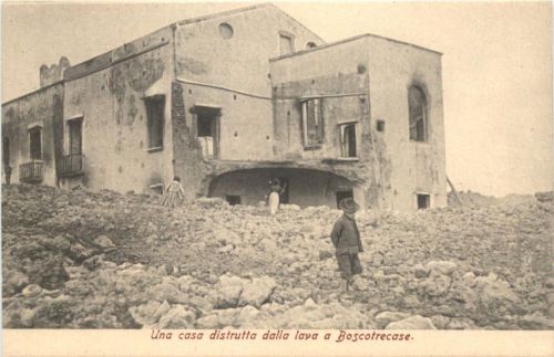 Una casa distrutta dalla lava a Boscotrecase
