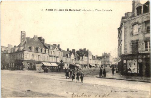 Saint Hilaire du Harcouet - Place Nationale