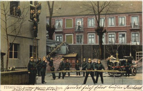 Hamburg - Feuerwehr bei der Übung