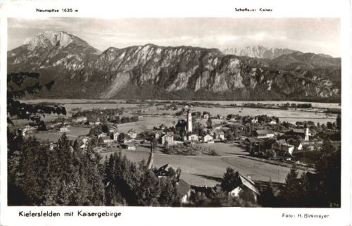 Kiefersfelden mit dem Kaisergebirge