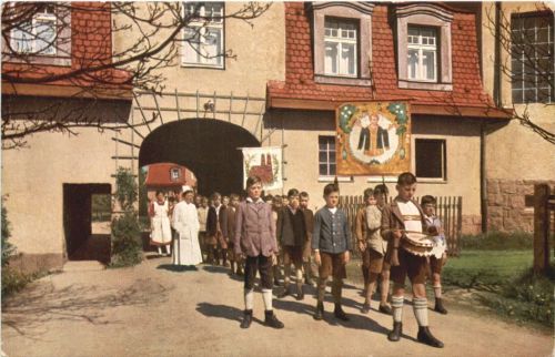Kinderheim Wöllershof b. Neustadt Oberpf., Zum Ausflug bereit