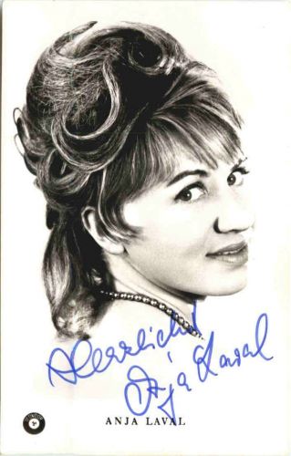 Anja Laval mit Autogramm