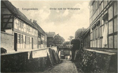 Tangermünde - Strasse nach der Wasserpforte