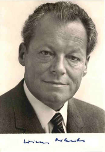Willy Brandt mit Autogramm