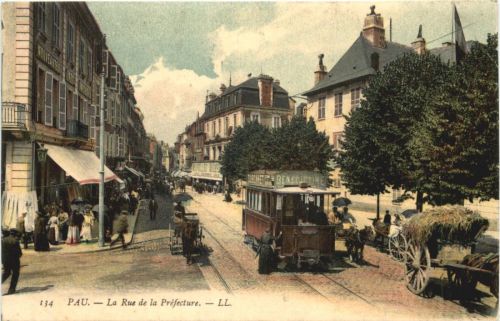 Pau - La Rue de la Prefecture - Tramway